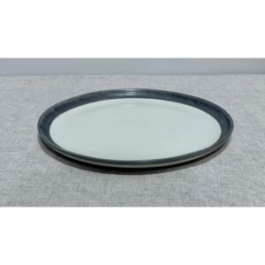 Plato llano blanco borde azul