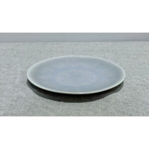 Plato llano gris desgastado