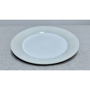 Plato llano blanco rayado