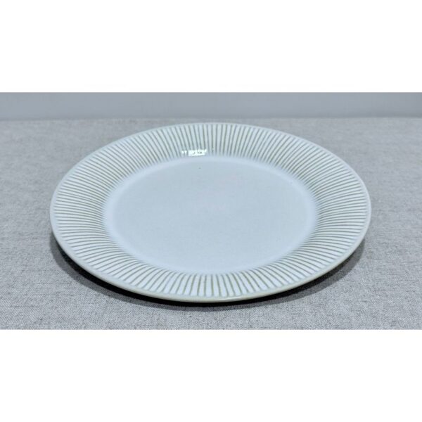 Plato llano blanco rayado